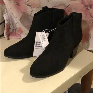 Black Old Navy Booties